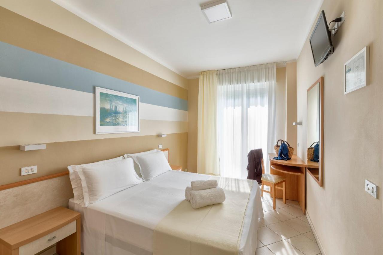 Hotel La Residenza Riccione Bagian luar foto