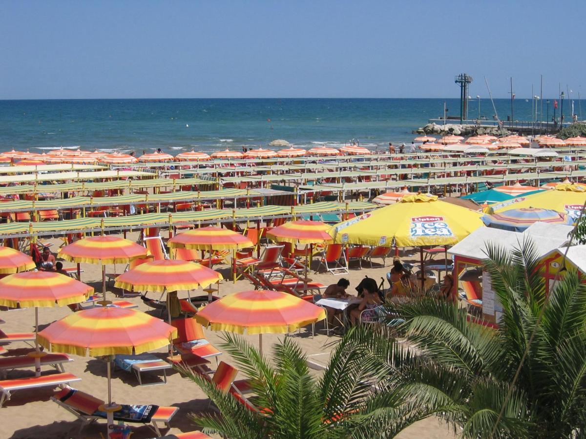 Hotel La Residenza Riccione Bagian luar foto