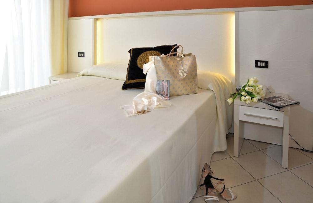 Hotel La Residenza Riccione Bagian luar foto