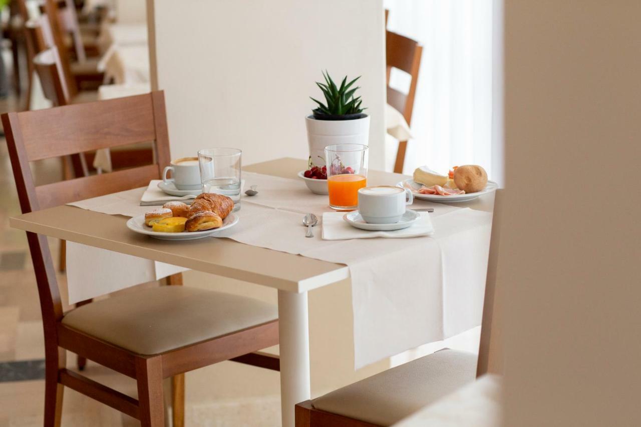 Hotel La Residenza Riccione Bagian luar foto